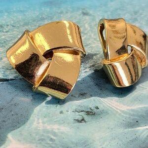 Elegant Gold Knot Earrings